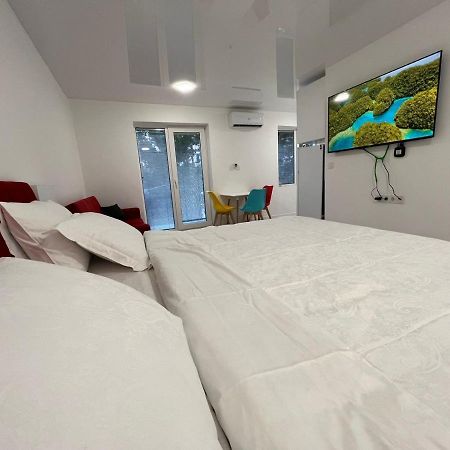 Pekini Street Apartment Tbilisi Bagian luar foto