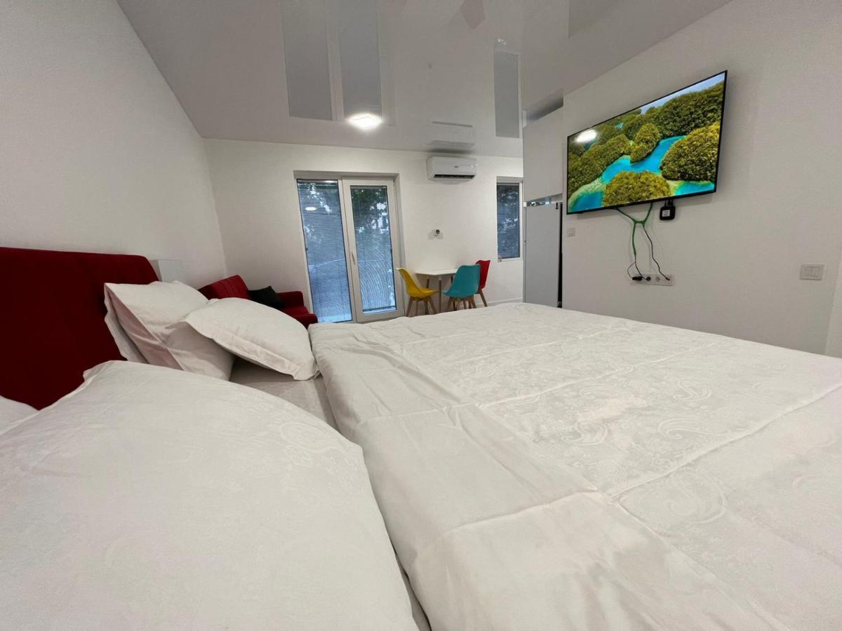 Pekini Street Apartment Tbilisi Bagian luar foto