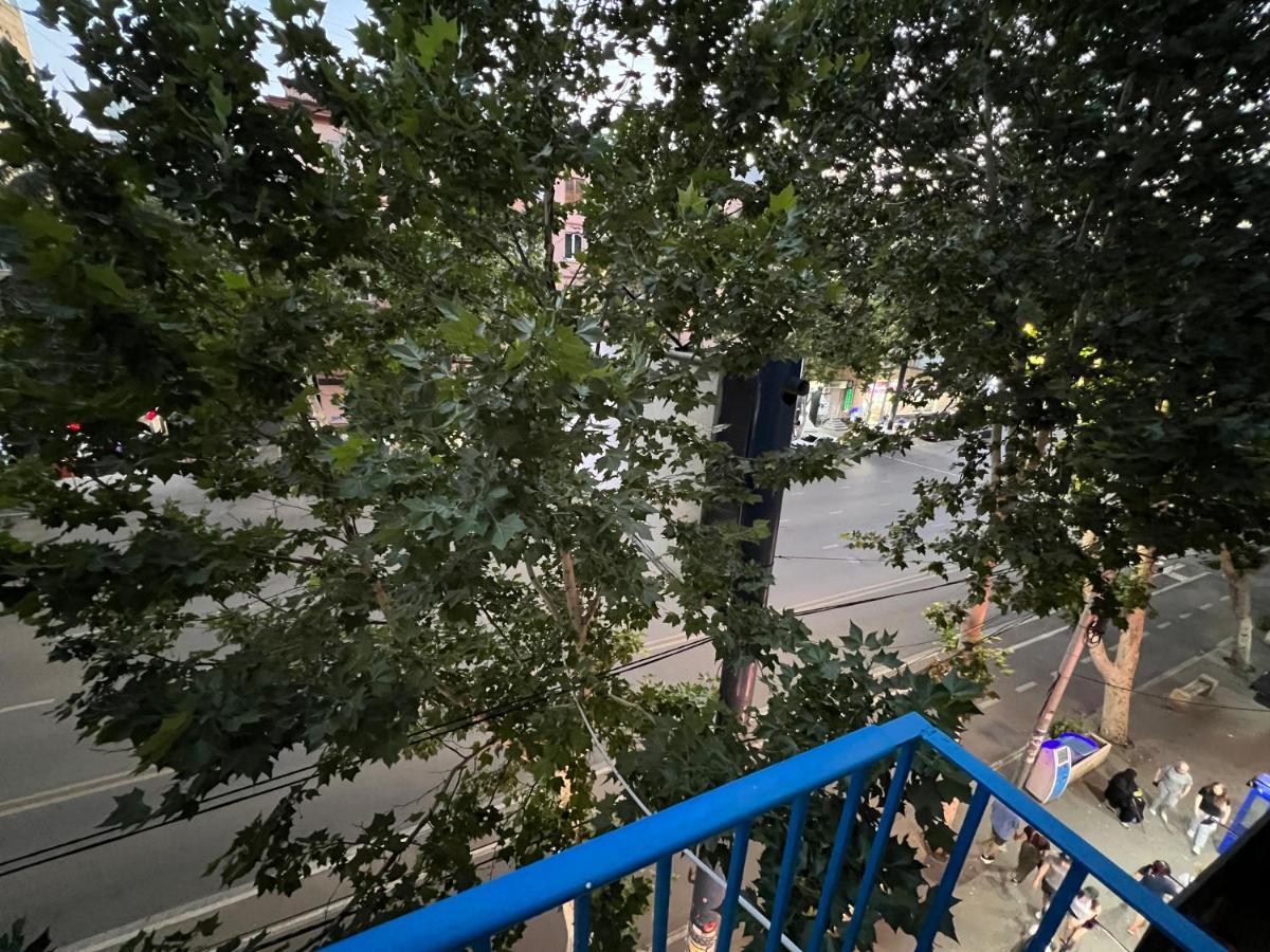 Pekini Street Apartment Tbilisi Bagian luar foto