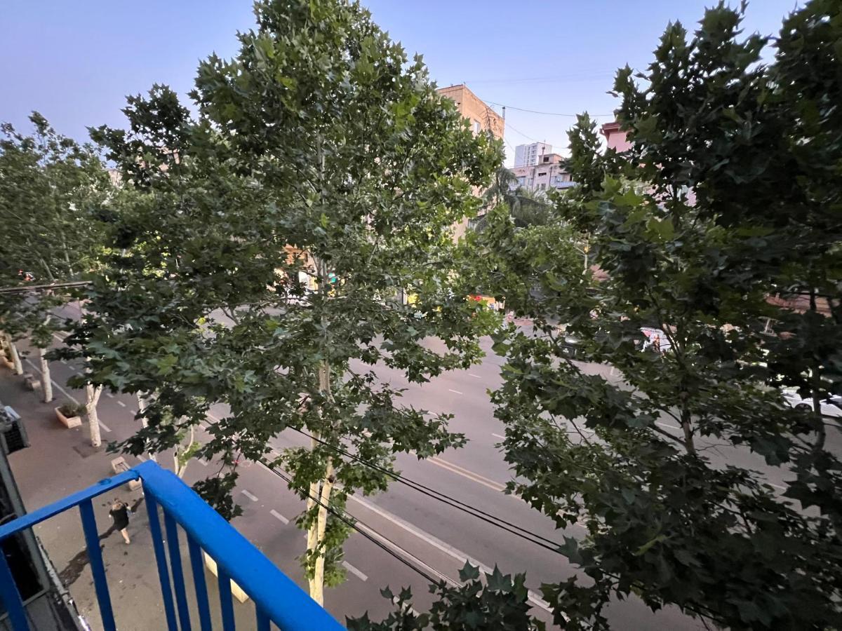 Pekini Street Apartment Tbilisi Bagian luar foto